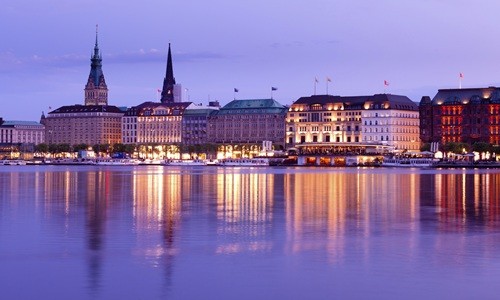 Hamburg office on the water 
