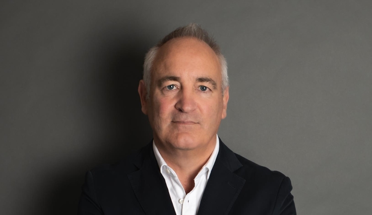 peter brownlow Mobile